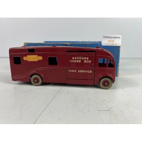 458 - Dinky 581 Horse box (boxed)