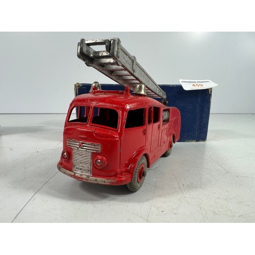 459 - Dinky 555 Fire engine (boxed)