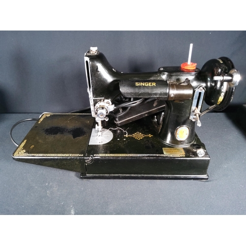 357 - Cased Vintage singer featherweight Sewing machine