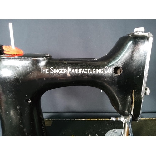 357 - Cased Vintage singer featherweight Sewing machine