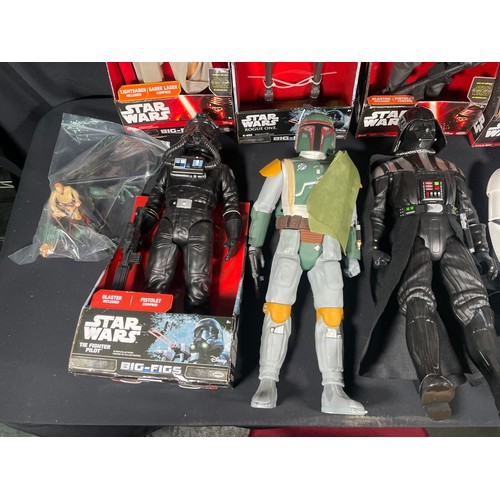 469 - 8 Jakks big figures (18