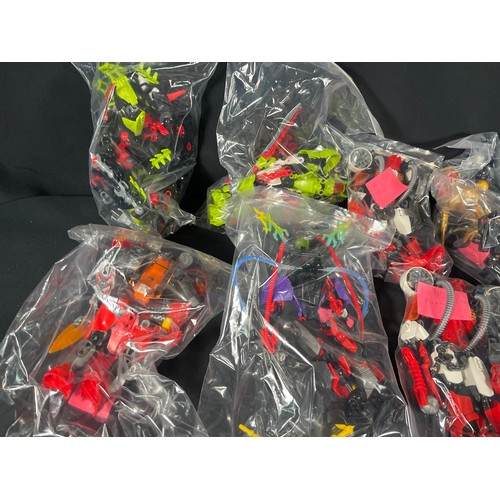 471 - 12 Built lego bionicles