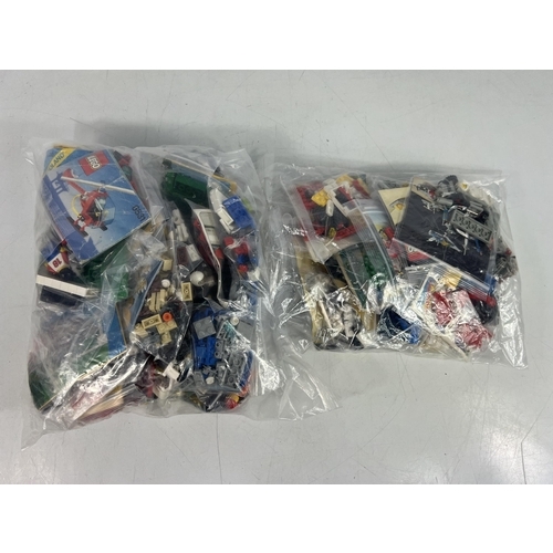 420 - 32 Lego small sets including early space with minifigures where appropriate