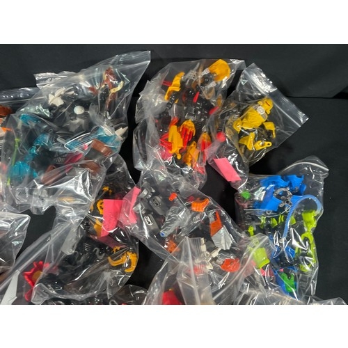 470 - 16 Built lego bionicles