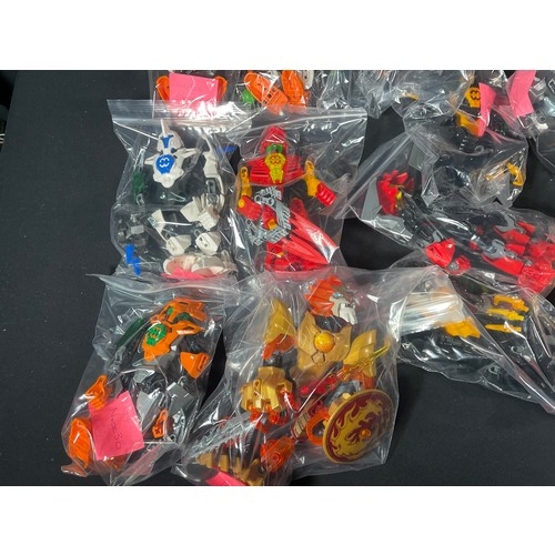 470 - 16 Built lego bionicles