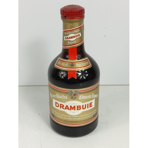 580 - Bottle of 1980's Drambuie and 2 dice cups