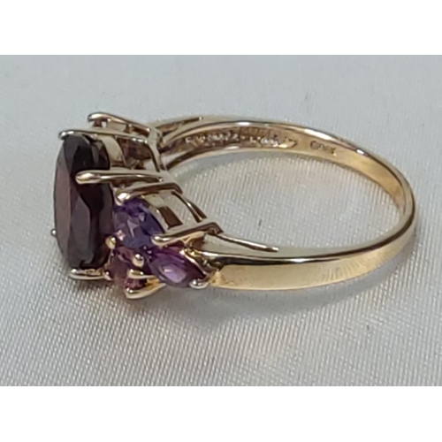 661 - 9ct gold garnet dress ring, size O