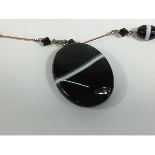 698 - Agate pendant necklace