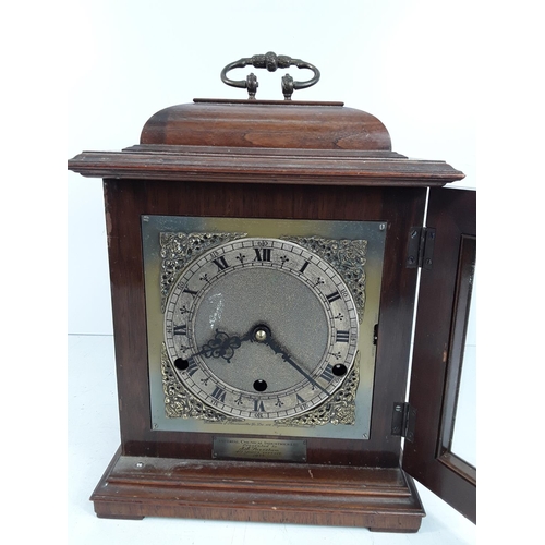 583 - Vintage 1930's mahogany Perivale cased, chiming bracket clock with keys, 28 x 22 x 17cms