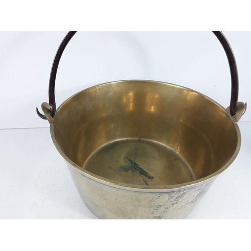 607 - Heavy brass preserve pan