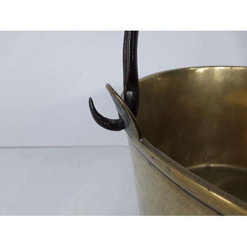 607 - Heavy brass preserve pan