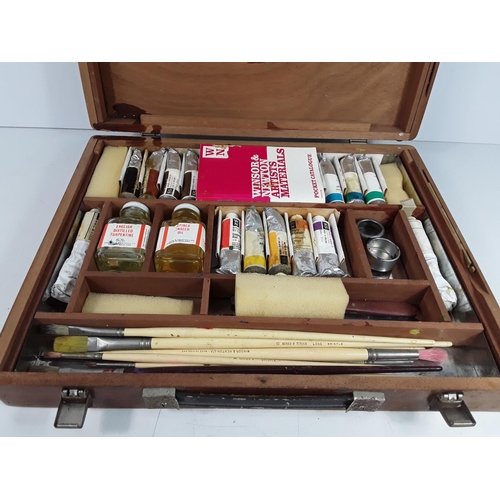 620 - Set of vintage Winsor & Newton artists materials in case