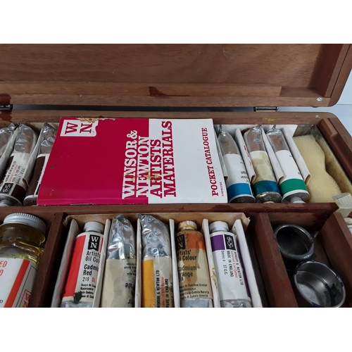 620 - Set of vintage Winsor & Newton artists materials in case