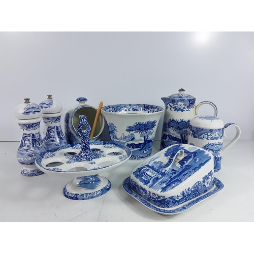 552 - Box of blue and white china, all Spode