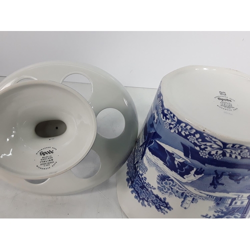 552 - Box of blue and white china, all Spode