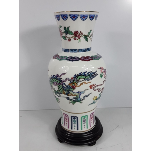 613 - Boxed oriental porcelain vase on stand