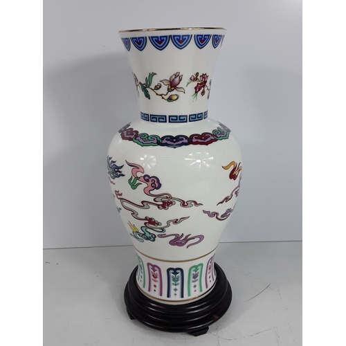 613 - Boxed oriental porcelain vase on stand