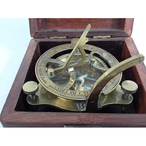 725 - Boxed sundial compass