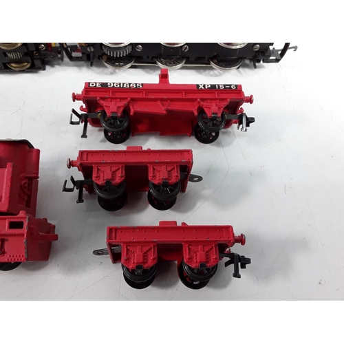 570 - 2 boxed Lima engines, unboxed engine, carriage and crane