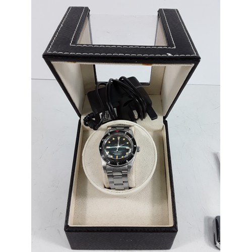 600 - Watches and watch with winding box and a Philips MP3 Player