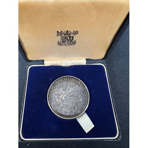 297 - Heavy silver welsh dragon commemorative coin 1969