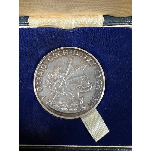 297 - Heavy silver welsh dragon commemorative coin 1969