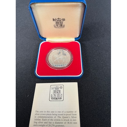 292 - Cased silver jubilee crown