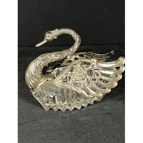 101 - Large swan trinket dish with silver wings and head, 9cm tall