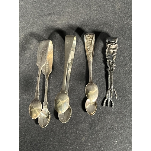 69 - 4 pairs of silver sugar tongs -Gross 84g