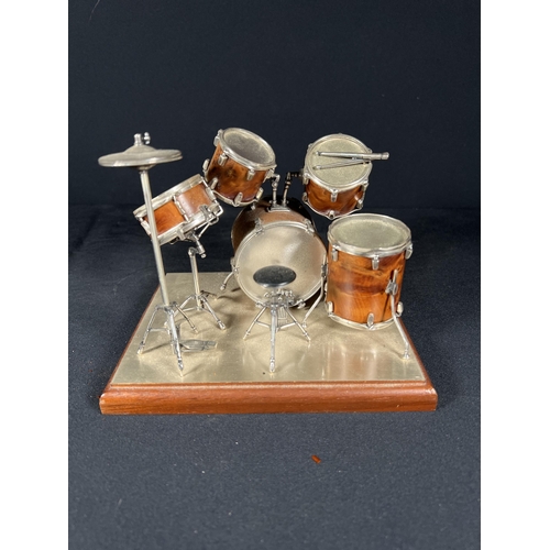 87 - Silver and wood drum kit on stand, base: 16cm x 13cm, 13cm tall