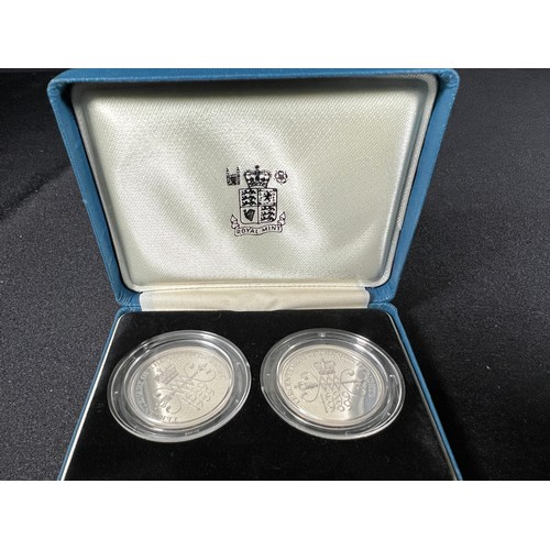 282 - Cased pair of silver proof £2 coins