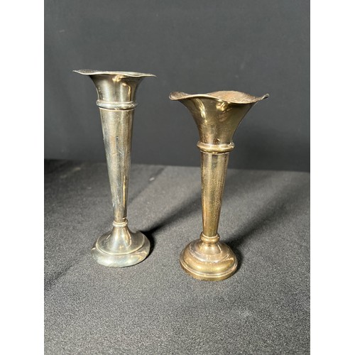 229 - 2 weighted silver vases 143.9g - one 14.5cm tall the other 13cm tall