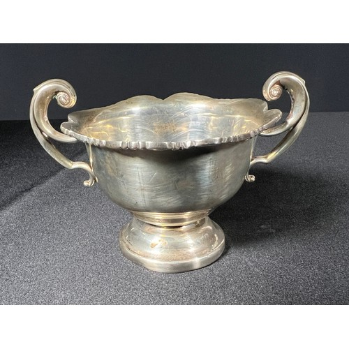 236 - Silver 2 handled dish 109.7g - 8.5cm tall