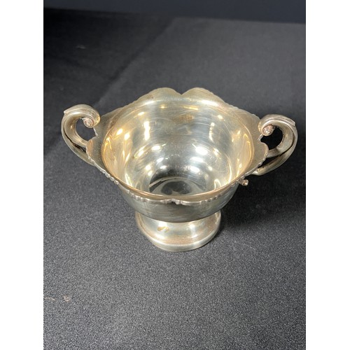 236 - Silver 2 handled dish 109.7g - 8.5cm tall