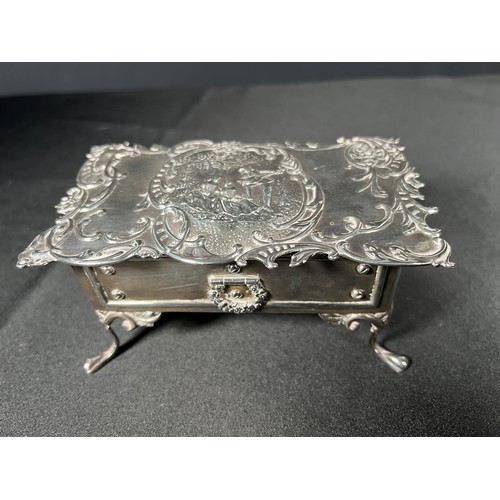 192 - Antique silver casket, terminated on 4 silver cabriole legs gross weight378.2g silver weight 228.2g ... 