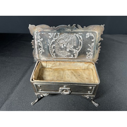 192 - Antique silver casket, terminated on 4 silver cabriole legs gross weight378.2g silver weight 228.2g ... 