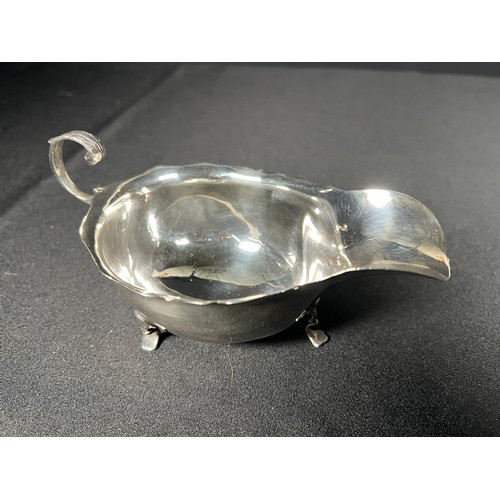 174 - silver sauce boat 102.6g - 7cm tall