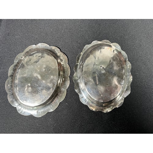 181 - pair of eastern silver dishes 102.2g - 10.5 x 12.5cm