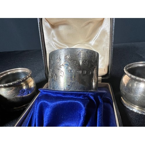 129 - Antique cased silver napkin ring and 5 others - 146g