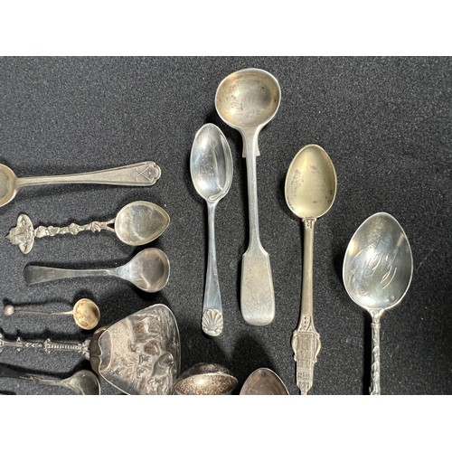 169 - Various silver spoons including mustard spoons and caddy spoons 147g