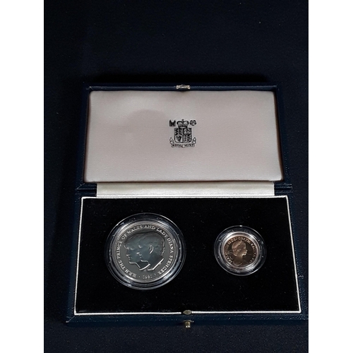 362 - Commemorative set of 2 coins, prince of Wales and Lady Diana Spencer Silver proof coin together with... 