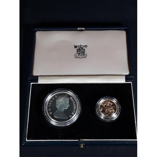 362 - Commemorative set of 2 coins, prince of Wales and Lady Diana Spencer Silver proof coin together with... 