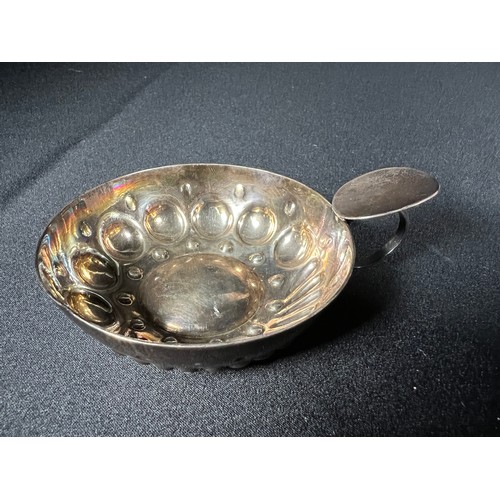 143 - Silver porringer - 77g