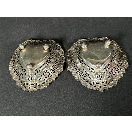 60 - 2 silver heart shaped pin dishes -Gross 64g, , 11cm x 10.5cm