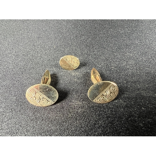 504 - Pair of 9ct gold cufflinks and 9ct gold tie tack, gold weight 3.3g