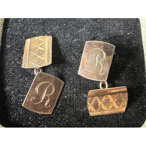 506 - Pair of 9ct gold cufflinks, 3.2g