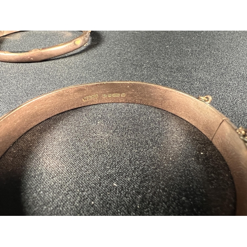 517 - 2 9ct gold bangles, 15g gross, diameter: 6cm