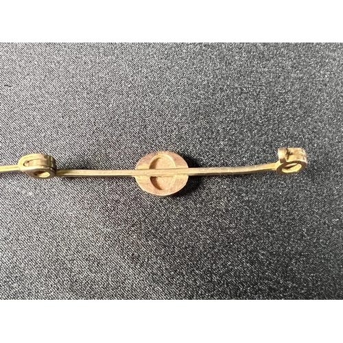 533 - 9ct gold cameo bar brooch, 5.5g gross, 7cm long