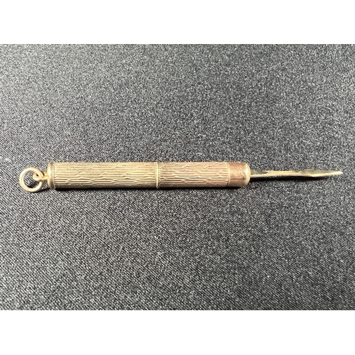 534 - 9ct gold propelling toothpick, 5.3g gross, 5cm long