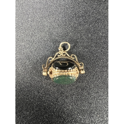 544 - 9ct gold mounted 3 sided spinning seal, 3.2g gross